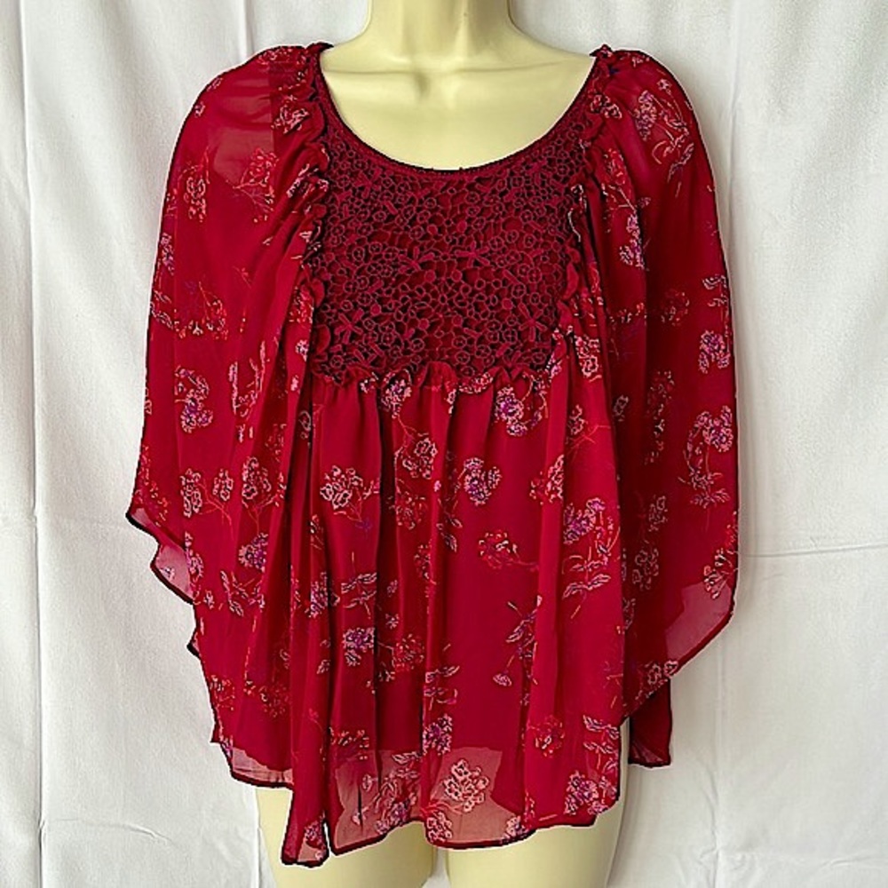 Lauren Conrad Butterfly Sleeve Raspberry Floral Top **Size M** - Picture 1 of 5
